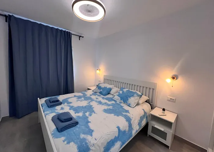 דירה Seaview And Sunset Modern ארונה