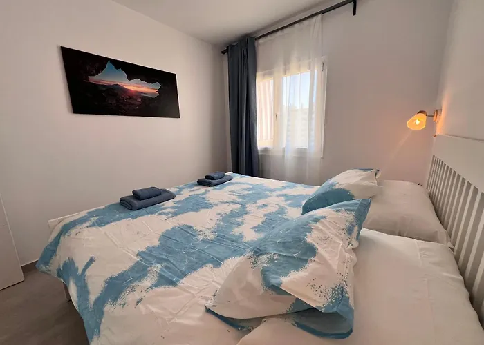 Seaview And Sunset Modern דירה ארונה