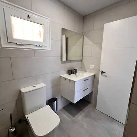 Seaview And Sunset Modern דירה ארונה