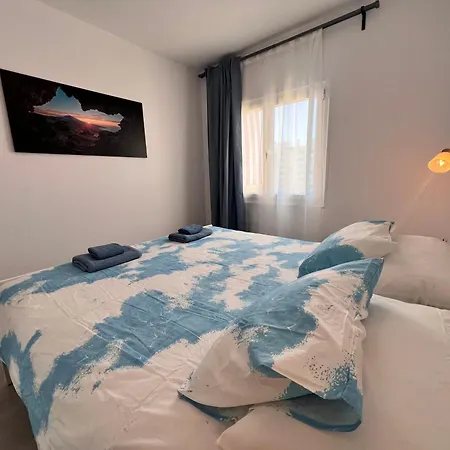 Seaview And Sunset Modern דירה ארונה