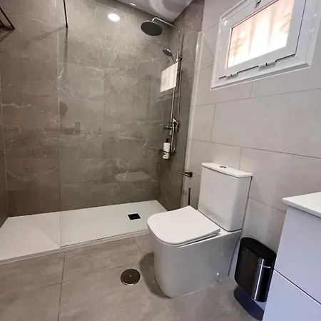 Seaview And Sunset Modern ארונה