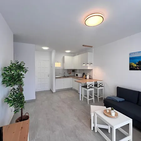 Apartment Seaview And Sunset Modern